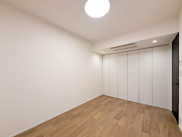 洋室約6.8帖寝室としてもお使いいだたけます。