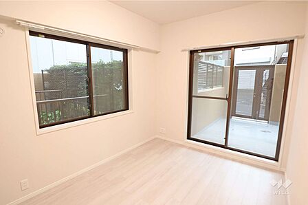 洋室約6帖2面採光で明るいお部屋です。