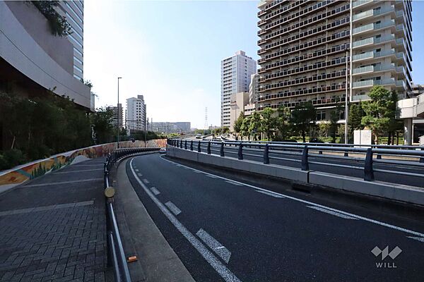 敷地南東側の前面道路