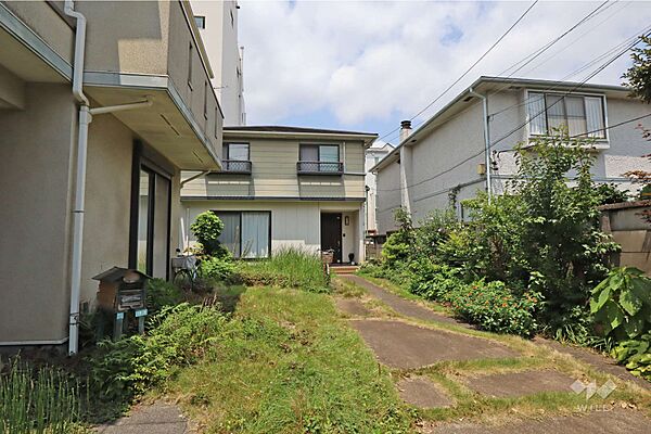 物件の外観（南西側から）日当たり良好です。