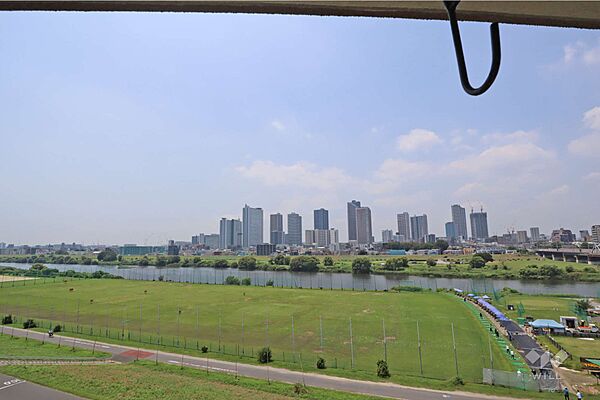 バルコニーからの眺め（南西方向）洗濯もばっちり乾きそうですね！
