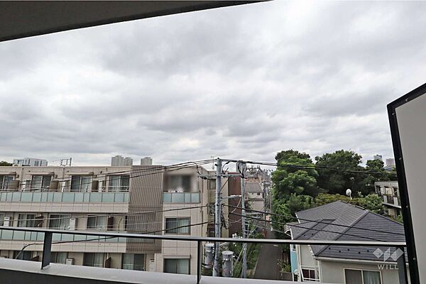 バルコニーからの眺め（南西方向）お洗濯もばっちり乾きそうです。