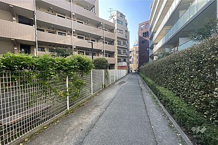 敷地の北東側通路