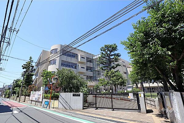 碑小学校[公立]の外観