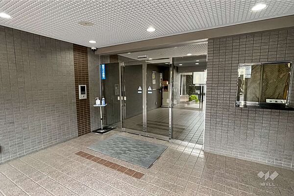 エントランスはオートロック付きです。