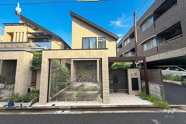 周辺には大きな建物がなく、日当たり・風通し良好です。高低差もありませんので、駐車もしやすいです。