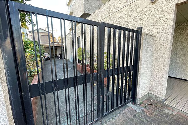 駐輪場・バイク置場の出入り口）