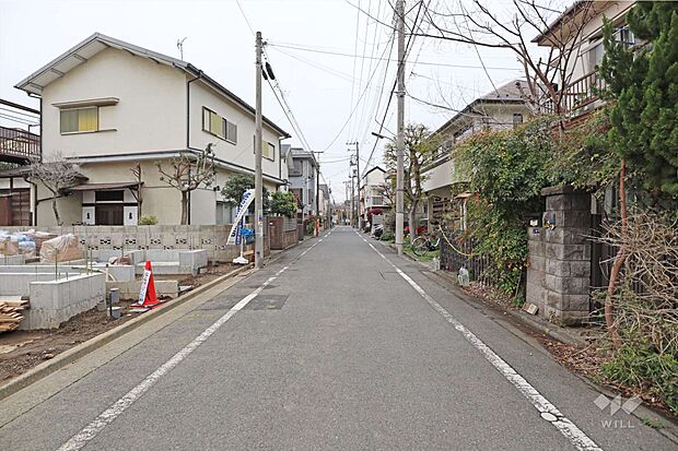 物件の北側前面道路（東側から）［2024年4月5日撮影］