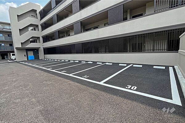 敷地内駐車場（屋外平面式）