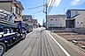 外観：物件の東側前面道路（北側から）［2026年10月1日撮影］