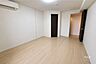 子供部屋：西側洋室7.6帖子供部屋としてはもちろん、テレワーク等のお部屋にも最適な広さとなっております。収納も十分なクロゼットがございます。