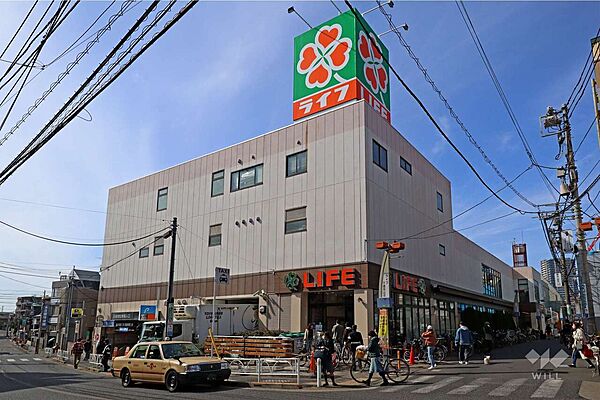 ライフ(千歳烏山店)の外観