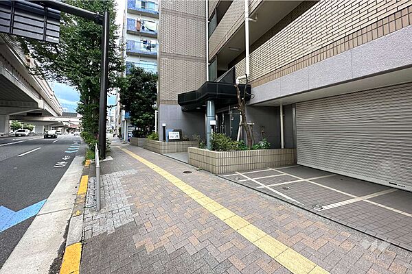 敷地北側の前面道路（甲州街道）