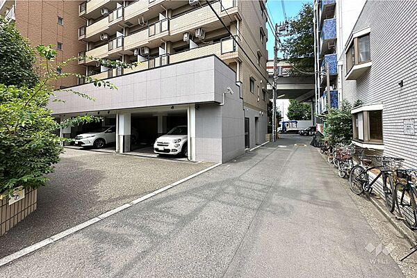 敷地東側の前面道路