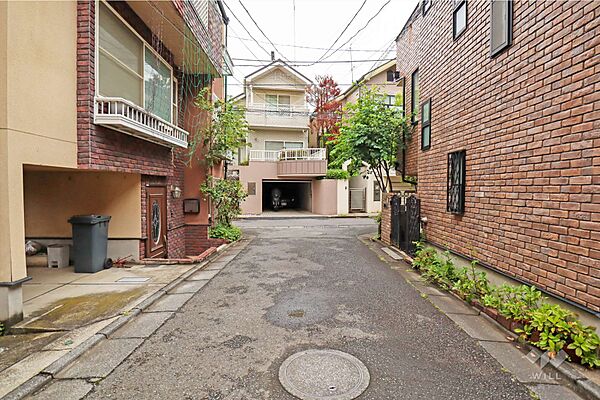 物件の東側前面道路（西側から）［2026年6月9日撮影］