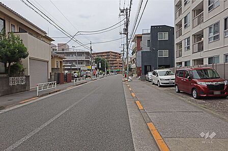 敷地南側の前面道路(東側から)