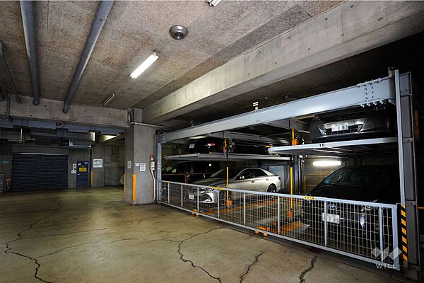 敷地内駐車場（屋内機械式）