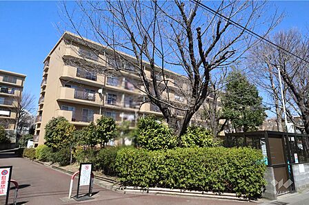 宮前平アベリア4号棟の外観(南西側から)