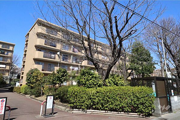 宮前平アベリア4号棟の外観(南西側から)