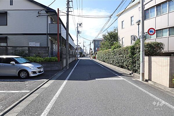 敷地北側の前面道路
