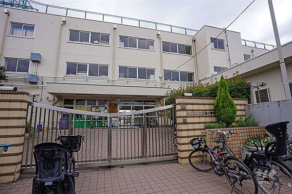 弦巻小学校[公立]の外観