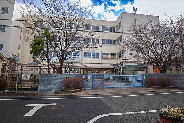 弦巻中学校[公立]の外観