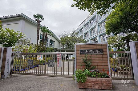 三軒茶屋小学校[公立]の外観