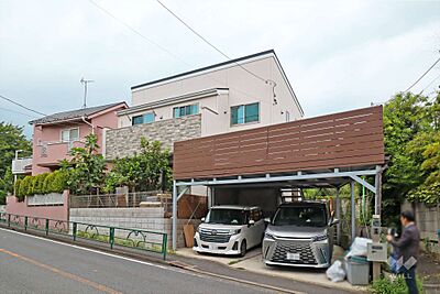 外観：物件の外観（南東側から）［2026年8月27日撮影］
