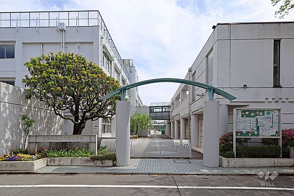 用賀中学校[公立]の外観