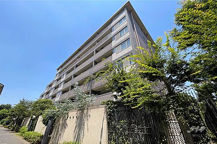 ライオンズマンション弦巻グランフォートの外観（南東側から）