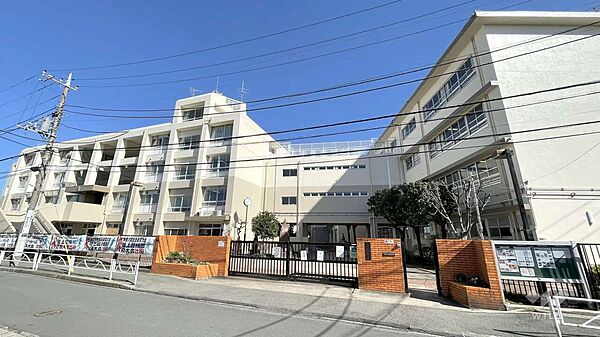 向丘中学校[公立]の外観