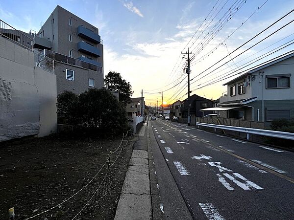小学校・幼稚園が徒歩5分圏内でお迎えに便利