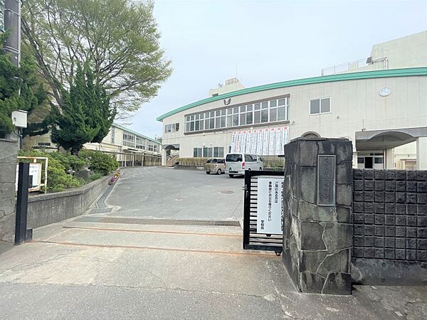 小金南中学校まで徒歩約15分　約1100ｍ