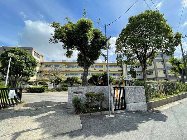 末広中学校／徒歩約4分／約280ｍ