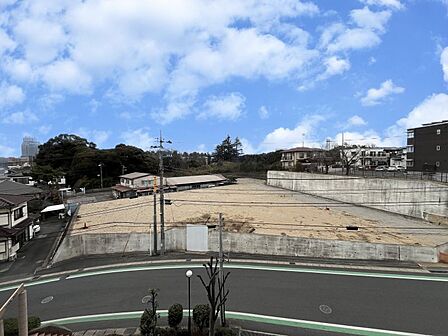 外房線 「本千葉」駅 まで徒歩約13分、京成千原線「千葉寺」駅 まで徒歩約13分。2駅利用可能です。
