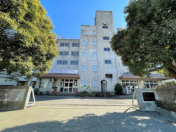 和名ケ谷中学校まで　450m　徒歩約6分●教育目標「豊かな心を持ち　  正しく判断し　粘り強く行動する　生徒の育成～　自立・全力・協力の和　～」