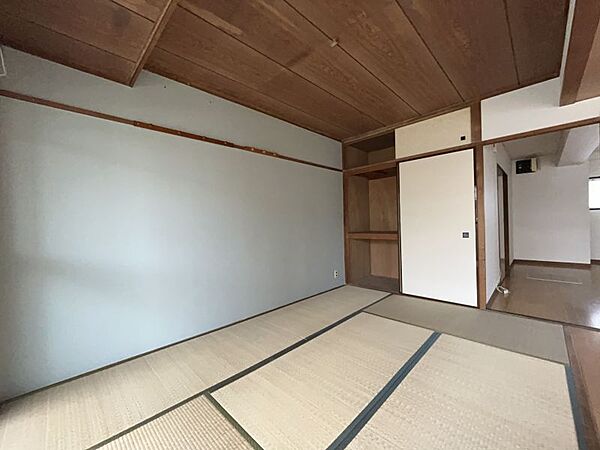 リビングに隣接した和室です。客間としても家族のくつろぎの部屋としても、使い方いろいろです！
