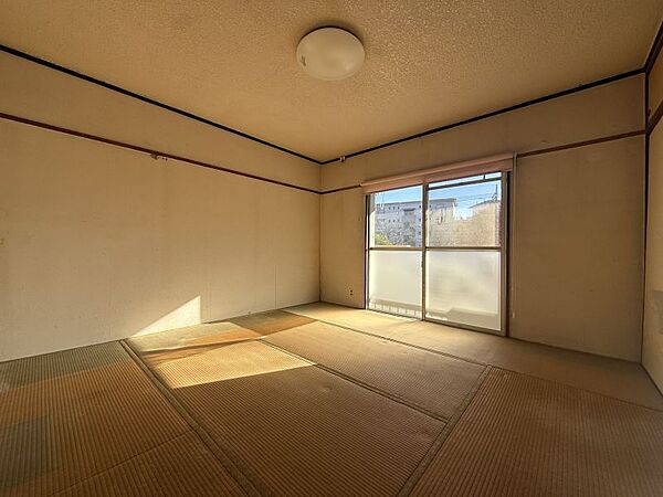 南向きのため、寒い日でも日差しが感じられるあたたかなお部屋です！