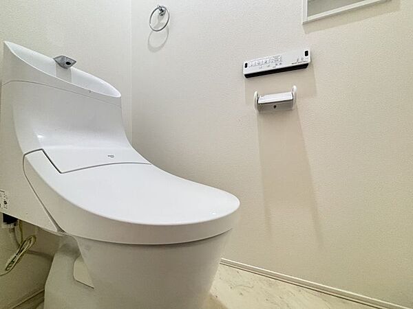トイレは温水洗浄便座付きでいつでも清潔！冬場も快適に使えます♪