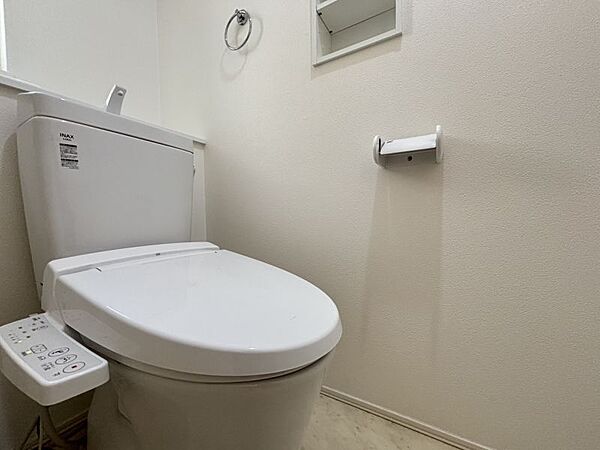 トイレは各階に完備！朝の混雑時や夜間も気兼ねなく使えて安心です♪
