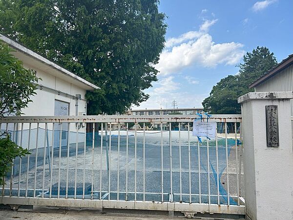 小金北小学校まで　650m　徒歩約9分●教育目標「よく学び　なかよくがんばる　明るい子」
