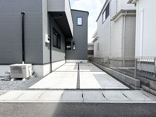 前面道路4.5ｍ間口も広いので車の出入りもしやすい駐車場です！