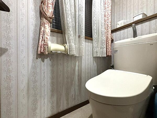 1階・2階それぞれトイレ完備！夜中に階段の上り下りをしなくても良いのはうれしいですね！