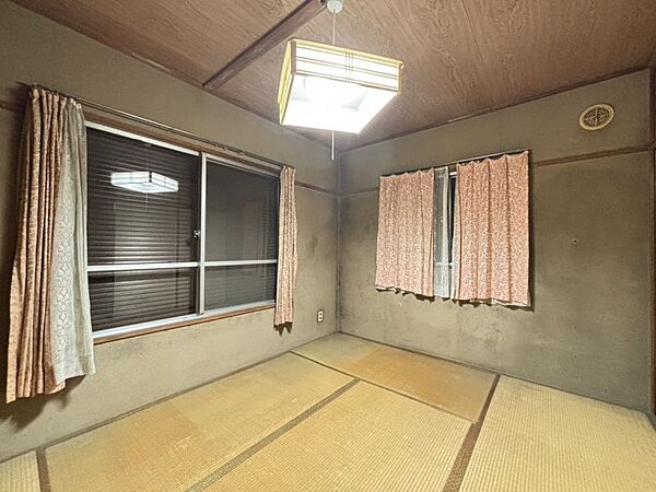 しっとりと落ち着いた雰囲気の和室！設備の変更はご相談ください！