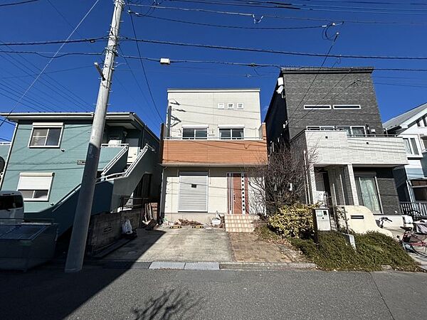 小・中学校も近く、また近隣には幼稚園・保育園もあり、子育てファミリーにも最適な立地です♪