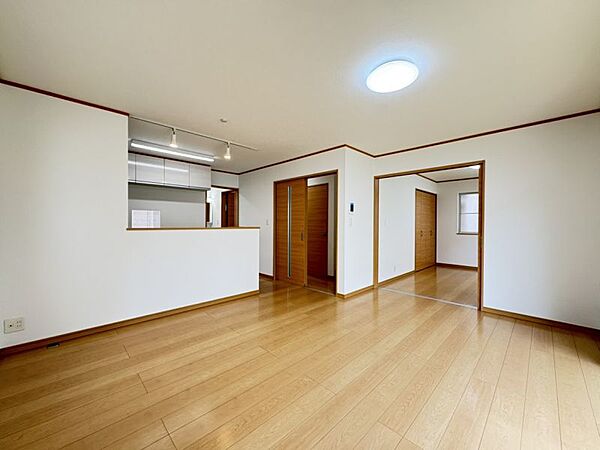 使い勝手を考えた開放感のあるLDKです♪
