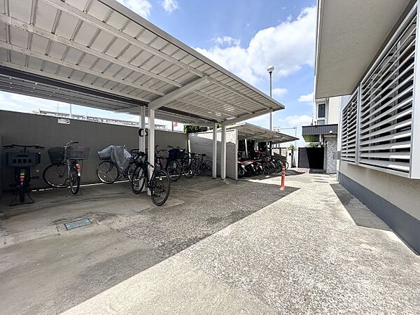 ■自転車置場：300円／年額■原動機付自転車：500円／年額（500ccまで）