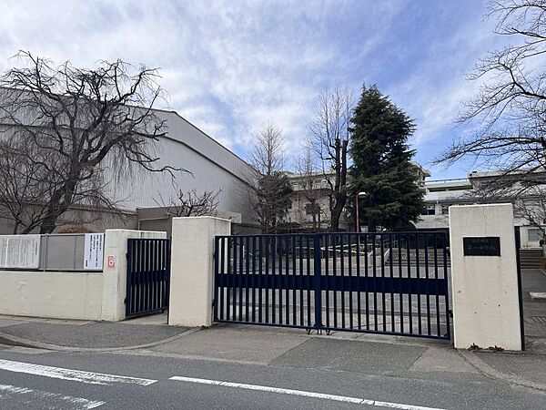 第一中学校まで930m　徒歩約12分