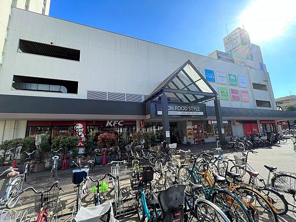 イオン新松戸　車で約6分（約2100m）