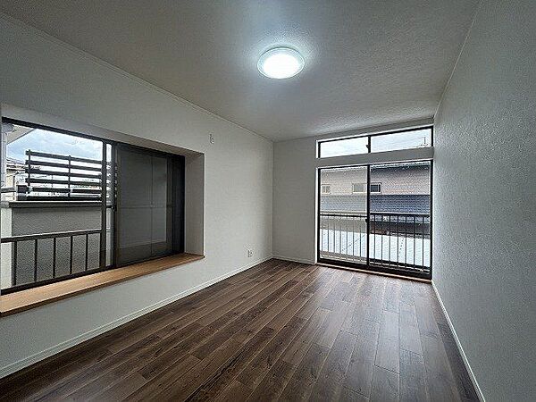 7.5帖洋室！大きな家具を置いてもゆったりお過ごし頂けます。